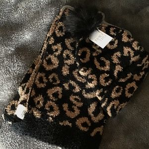 Time and tru scarf and hat